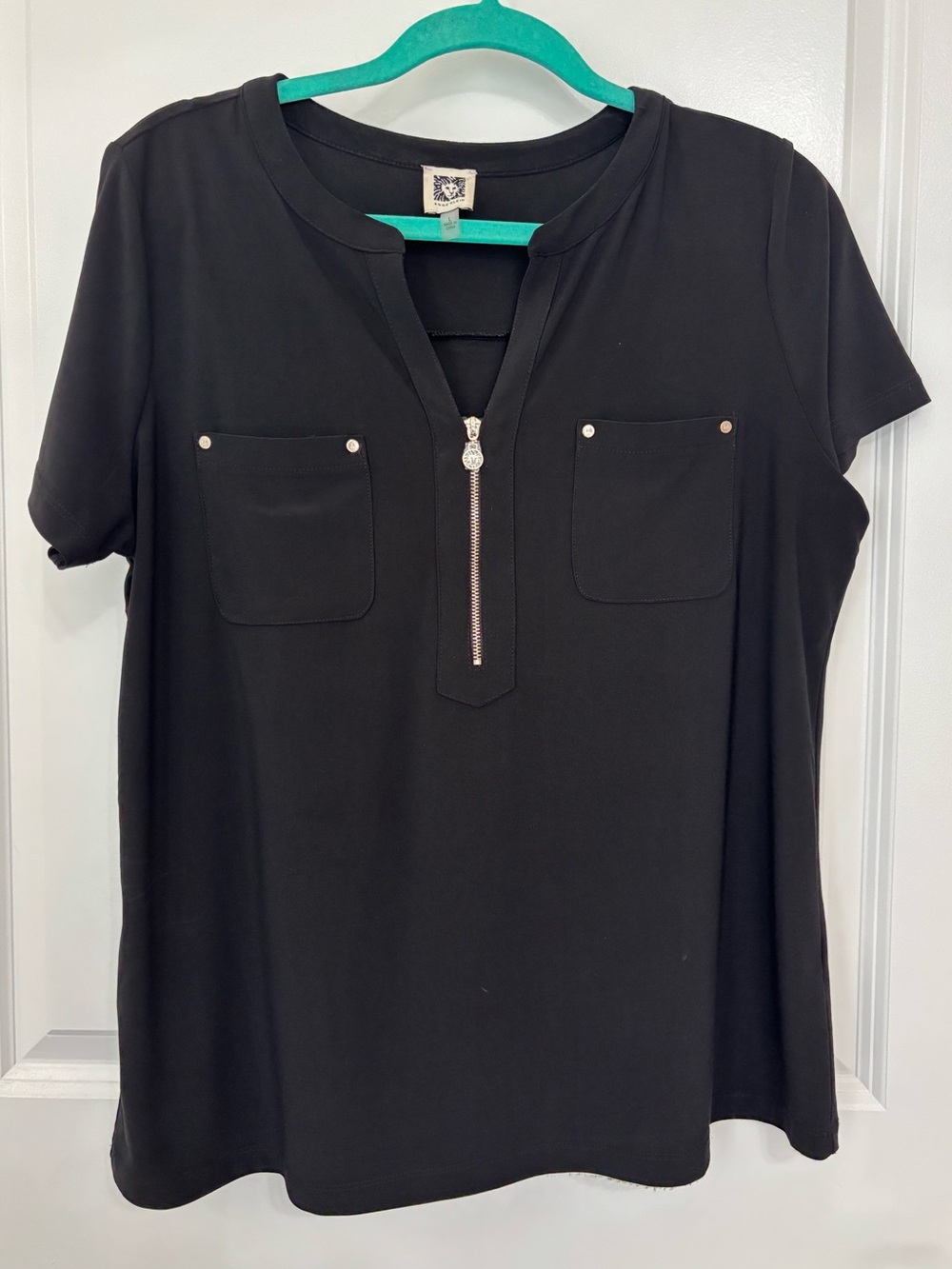 Anne Klein Black Short-Sleeve Zip Pocket Top, size large